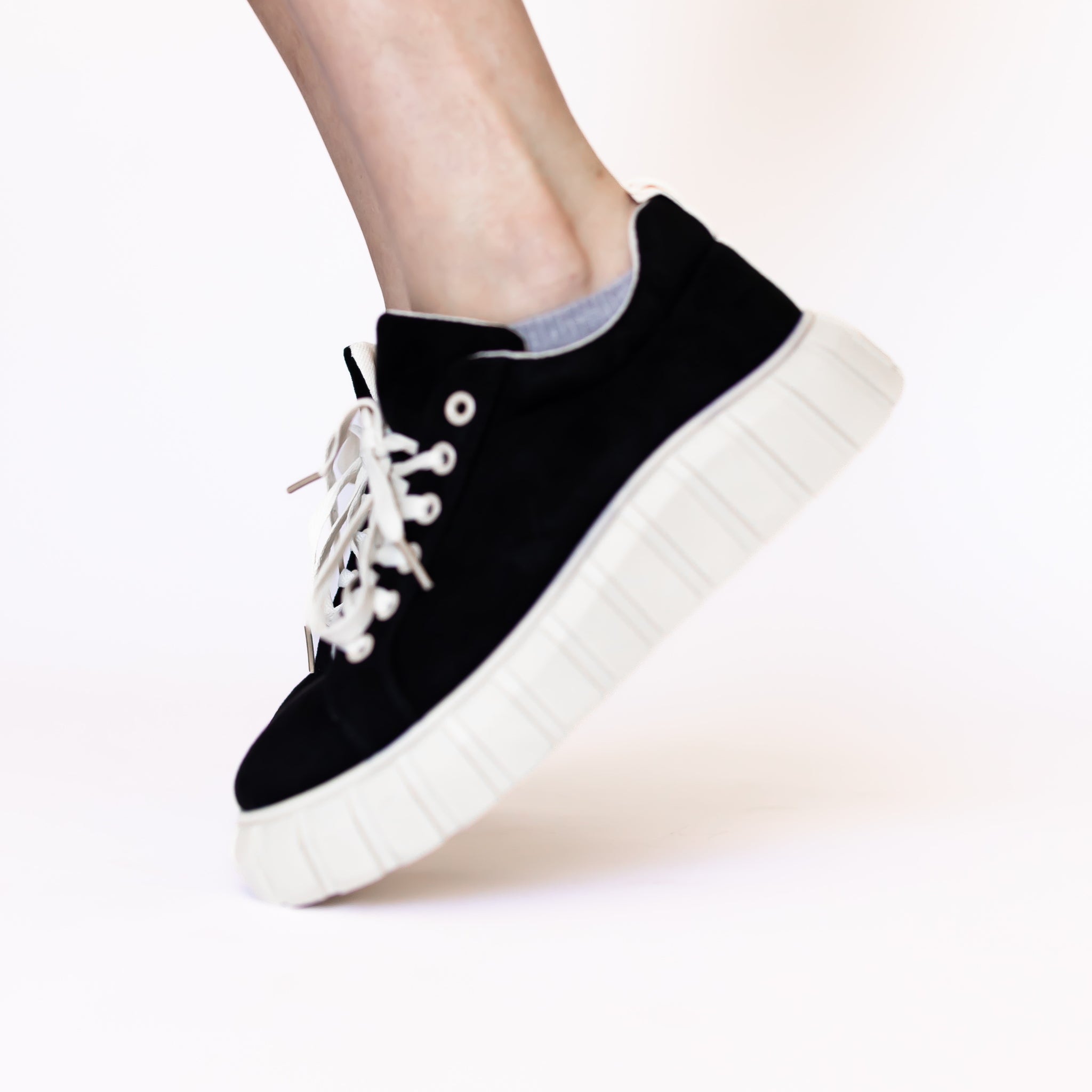 Mallorca Sneakers in Black